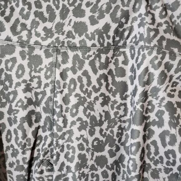 Vogo Athletica leopard athletic active exercise capri leggings plus size 3X - Picture 4 of 6